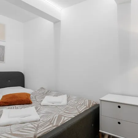 2 Bedrooms Near The Metro *