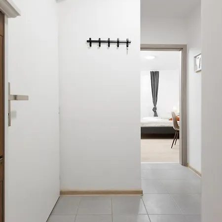 2 Bedrooms Near The Metro Apartment *