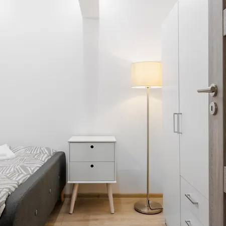 Apartment 2 Bedrooms Near The Metro *