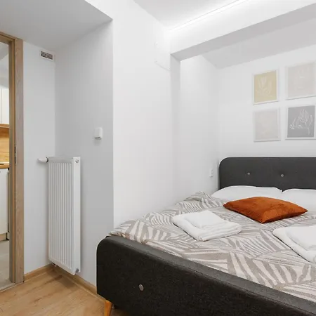 Basement Apartment Near The Metro *