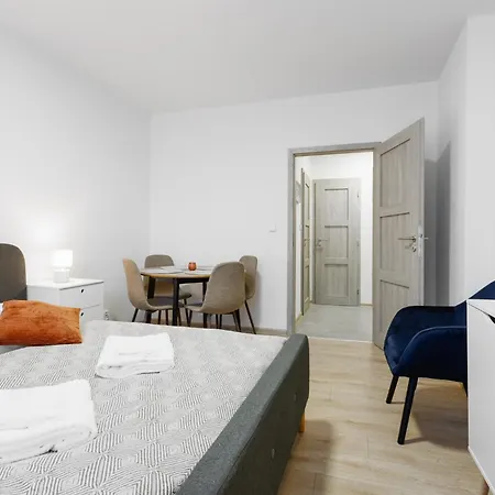 דירה Basement Apartment Near The Metro