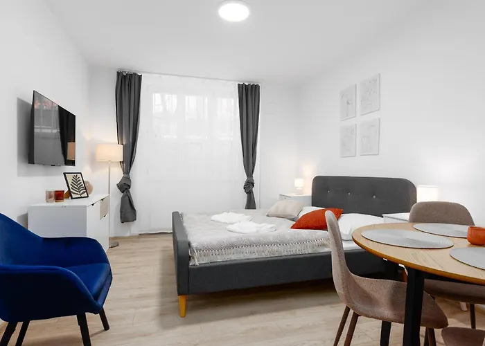 2 Bedrooms Near The Metro *