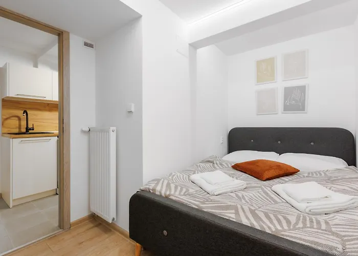 2 Bedrooms Near The Metro *