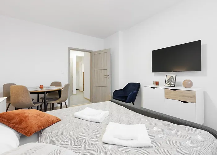 2 Bedrooms Near The Metro *