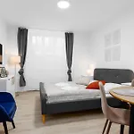 2 Bedrooms Near The Metro *
